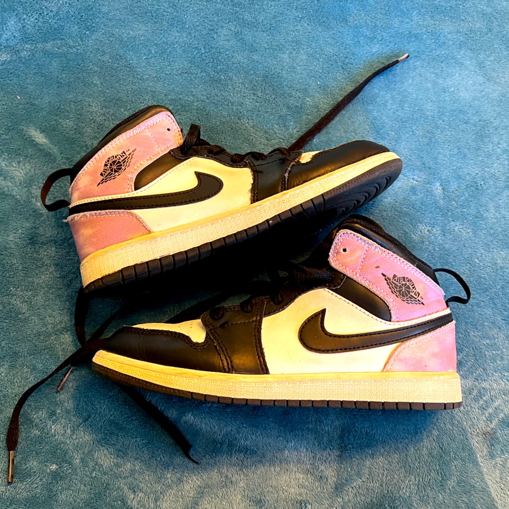 Nike Air Jordan 1 Mid Zen Master Galaxy Tye dye. Kids size 3Y; Women’s 4.5